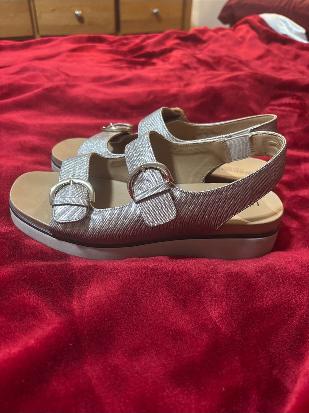 Life Stride ladies Shimmer Rose Gold Double-Buckle Sandals size 8 M